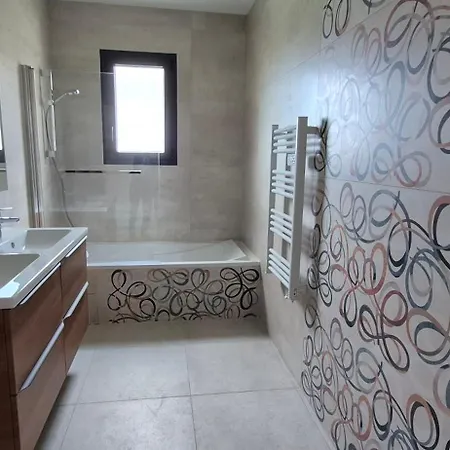 بيت للعطل Neuve Hemera, 10 Couchages, Piscine & *
